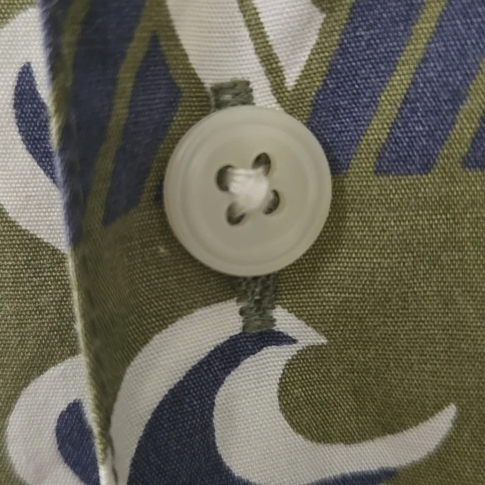 Old Navy Green and Blue Patterned Men's Shirt - Picture 6 of 9